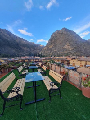 Los Apus Ollantaytambo